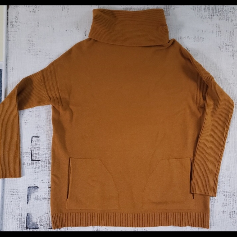 Cyrus golden brown sweater